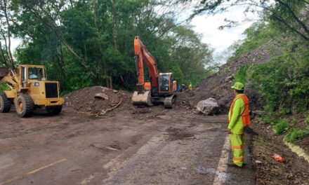 La SCT trabaja para restablecer la circulación en carreteras afectadas por el ciclón tropical “Hernán” y la Onda Tropical no. 30