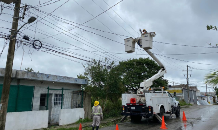 La CFE restablece el suministro eléctrico a todos los usuarios afectados por el huracán Delta en Quintana Roo y Yucatán