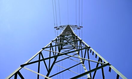 Analizan diputados iniciativa para reformar la Ley de la Industria Eléctrica