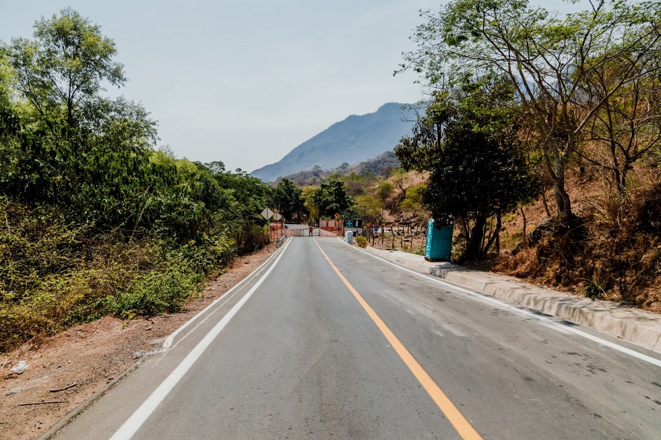Trabajos de estabilización de taludes mantiene cerrada la carretera Autlán-Villa Purificación en Jalisco