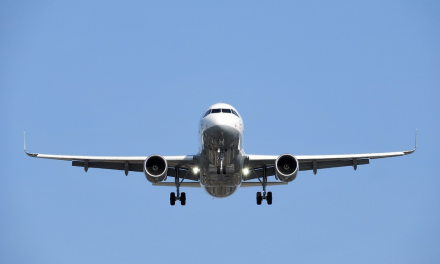 Entregan la primera concesión para transporte aéreo nacional de carga en el AIFA