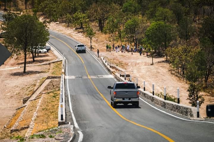 Entrega Enrique Alfaro carreteras en la Zona Norte de Jalisco